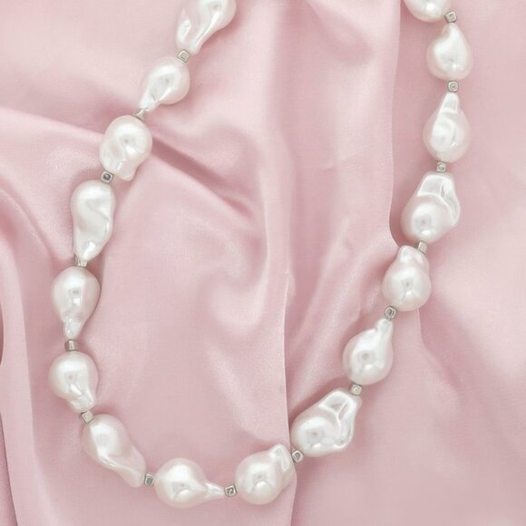 White Baroque Pearl Necklace - Picture 1 of 2